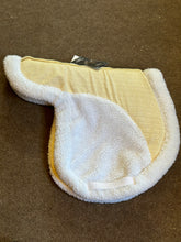 Load image into Gallery viewer, Equifit T-Form hunter pad
